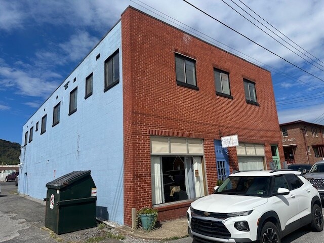 More Photos Of 402 Church St, Summersville General Retail For Sale