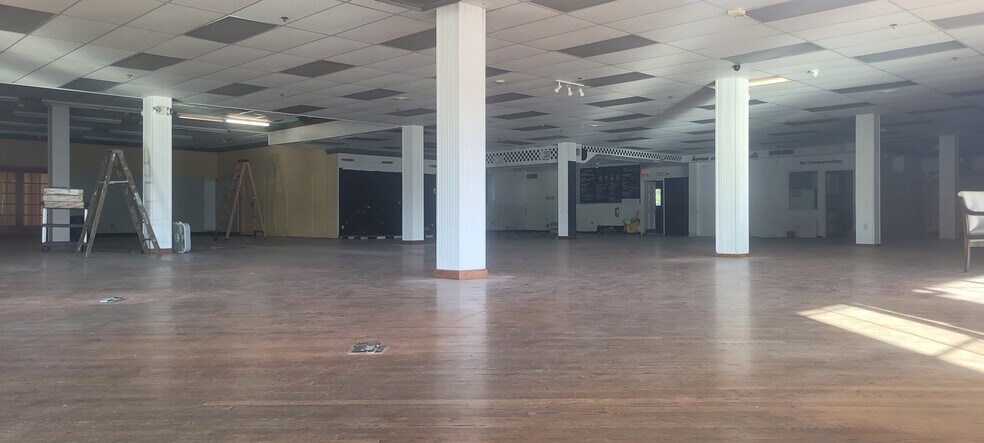 More Photos Of 302 N Main St, Duncanville Restaurant For Sale