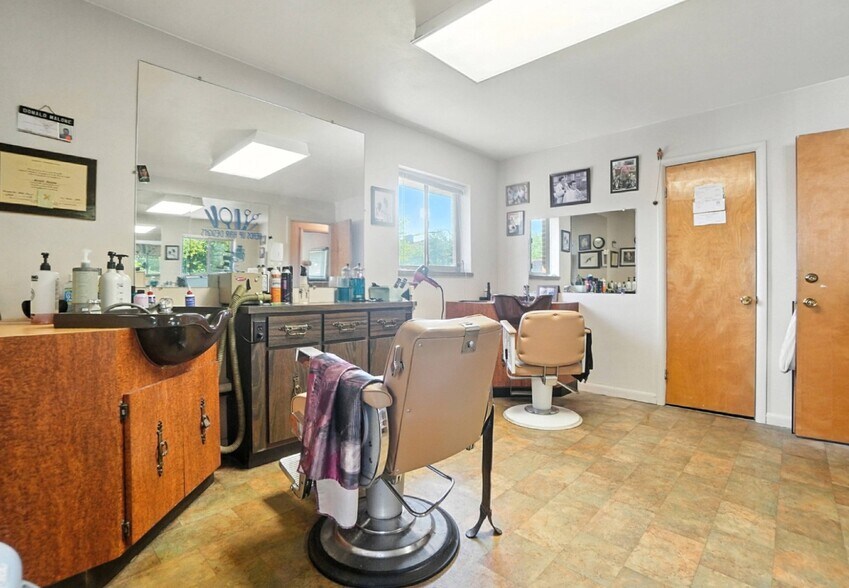 More Photos Of 5402-5404 N Main St, Dayton Office For Sale