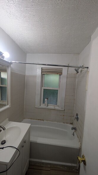 More Photos Of 1874 Marloes Ave, Cleveland Apartments For Sale