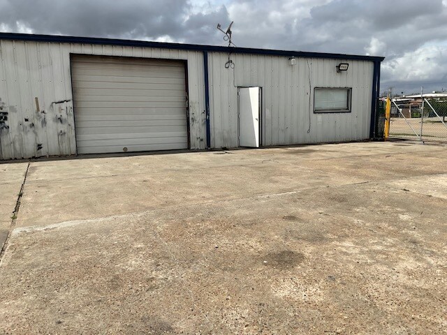 More Photos Of 1517 W Main St, La Porte Auto Repair For Sale