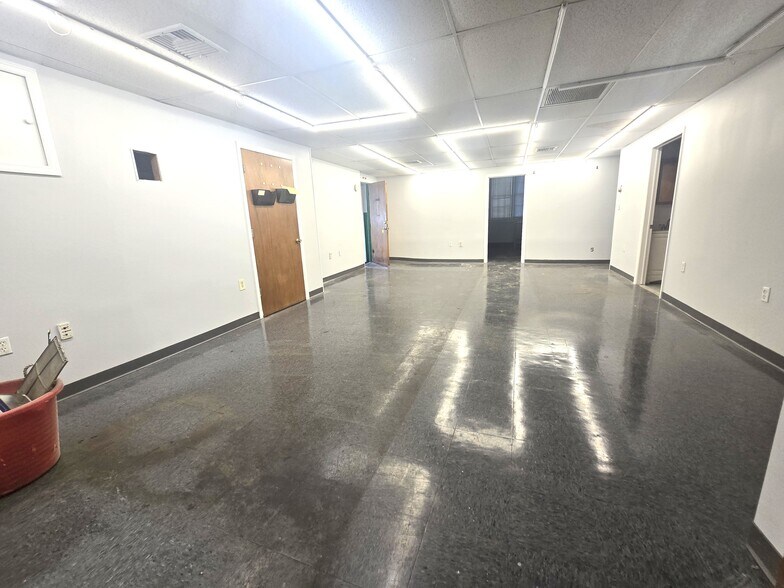 More Photos Of 224 Glenwood Ave, Bloomfield Warehouse For Lease
