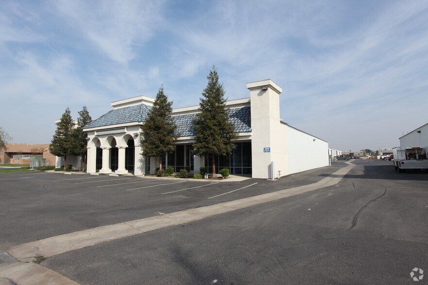 More Photos Of 7460 District Blvd, Bakersfield Unknown For Lease