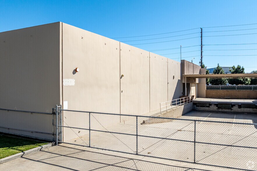 More Photos Of 10950 Virginia Cir, Fountain Valley Warehouse For Lease