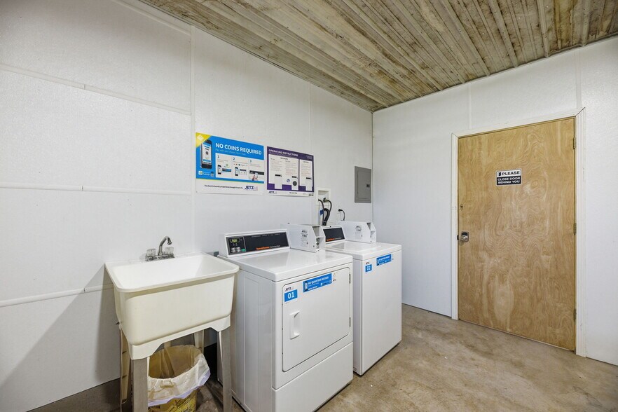 More Photos Of 74 2nd St, Moran Trailer Camper Park For Sale