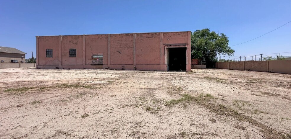 More Photos Of 3418 W Highway 80, Big Spring Warehouse For Lease
