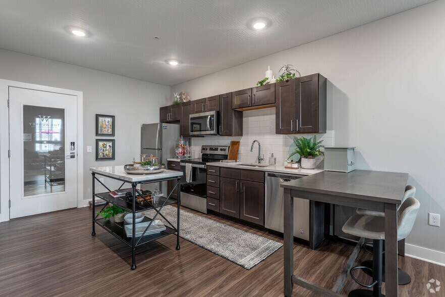 More Photos Of 120 E 5th Ave, Columbus Apartments For Lease