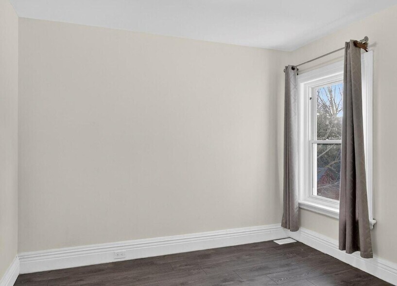 More Photos Of 271 Thomas St, Peterborough Apartments For Sale