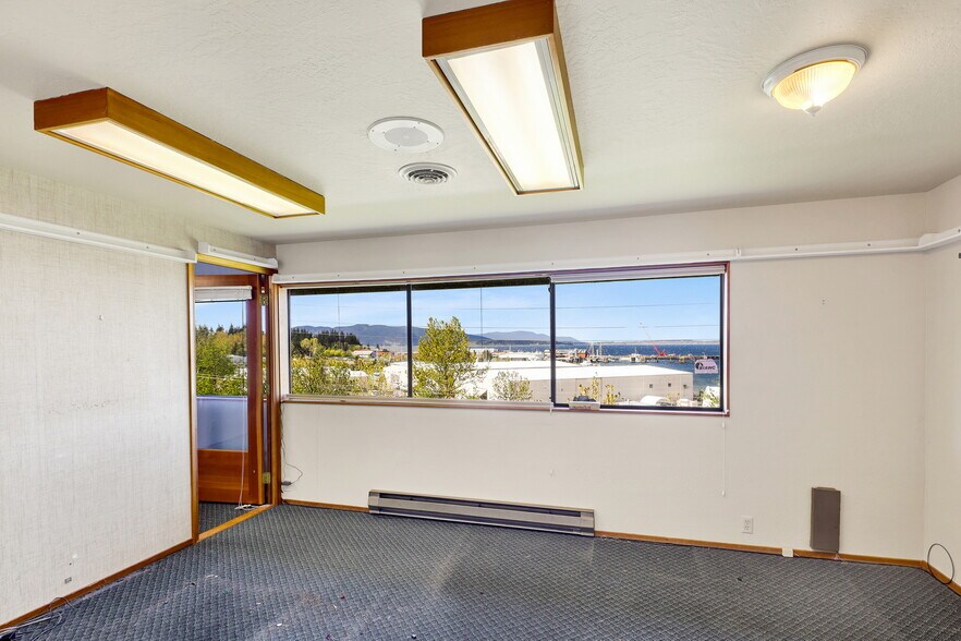 More Photos Of 1100 11th St, Bellingham General Retail For Lease