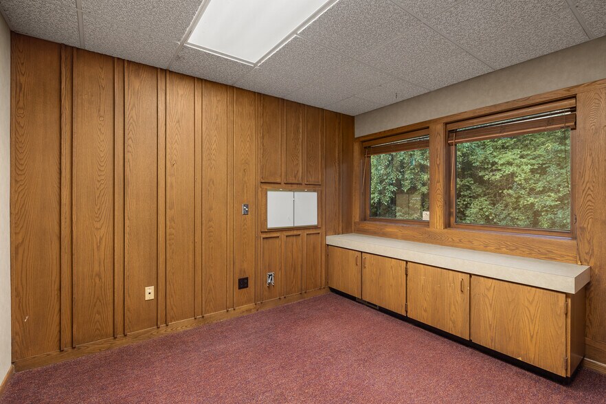 More Photos Of 370 Cline Ave, Mansfield Office Residential For Sale