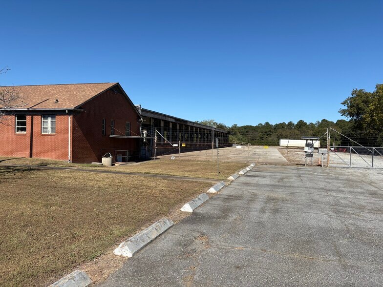 More Photos Of 475 Guy Paine Rd, Macon-Bibb Truck Terminal For Sale