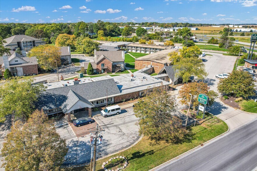 More Photos Of 1907 N Cunningham Ave, Urbana Hotel For Sale