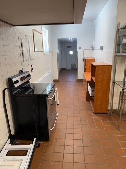 More Photos Of 109 E B St, Cedar Creek Freestanding For Sale