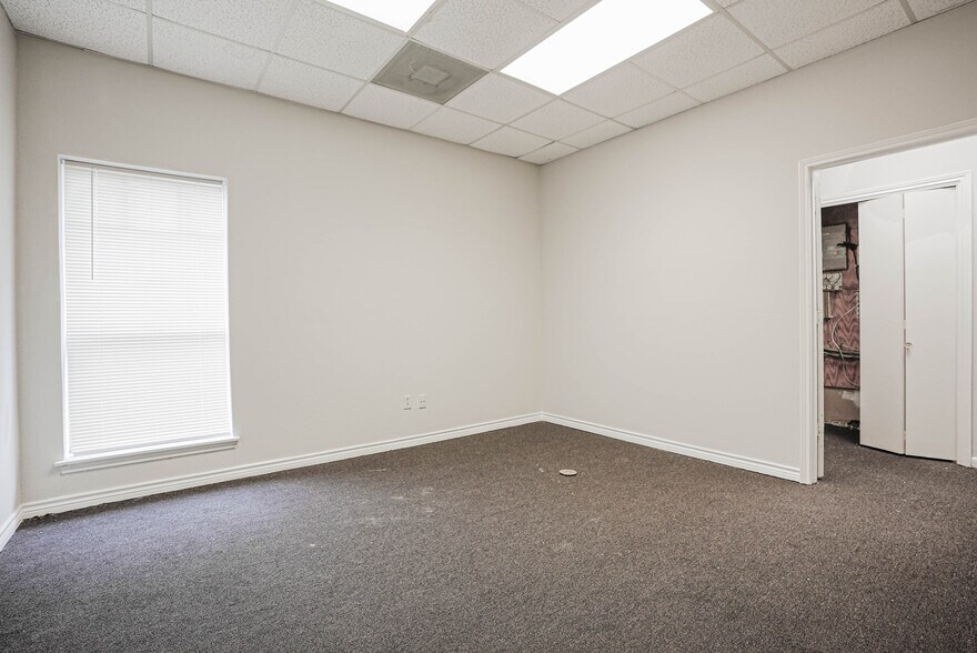 More Photos Of 14721 Pebble Bend Dr, Houston Medical For Sale