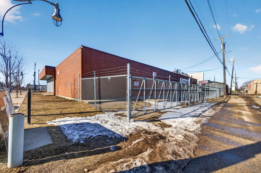 More Photos Of 15802 Stony Plain Rd NW, Edmonton Storefront For Sale
