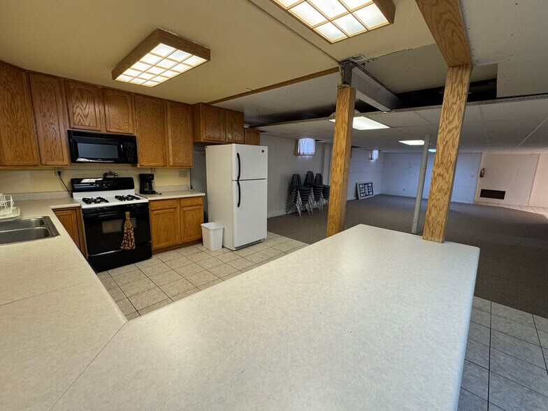 More Photos Of 402 S 7th St E, Riverton Flex For Sale