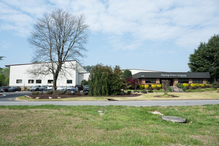 More Photos Of 2470-2480 Industrial Park Blvd, Cumming Warehouse For Sale
