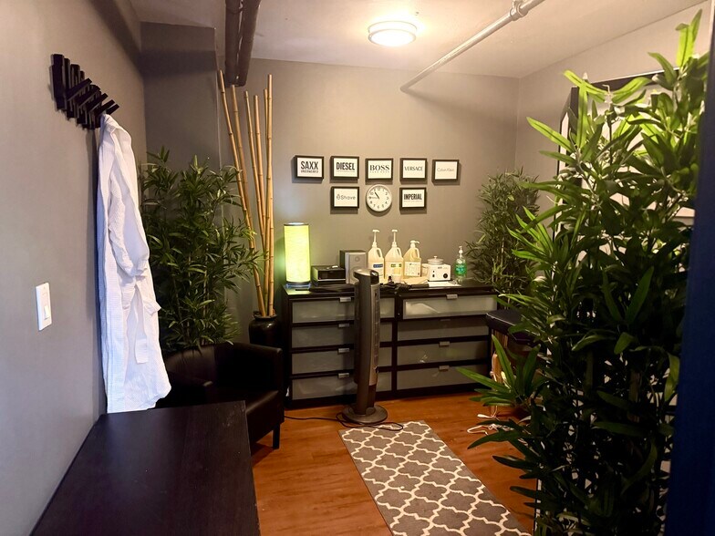 More Photos Of 800 SW Washington St, Portland Office For Lease