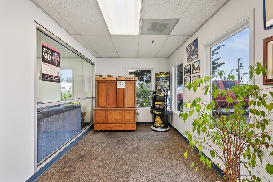 More Photos Of 555 N Pacific Hwy, Woodburn Auto Repair For Sale