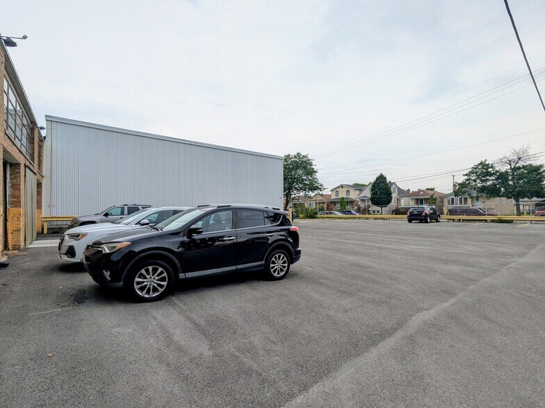 More Photos Of 4525 S Tripp Ave, Chicago Warehouse For Lease
