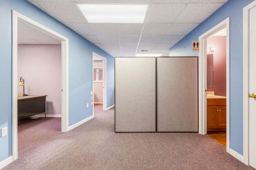 More Photos Of 3044 Breckenridge Ln, Louisville Office Residential For Sale