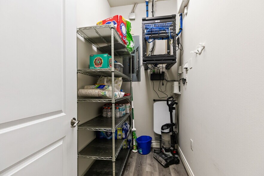 More Photos Of 13715 Office Park Dr, Houston Office For Sale