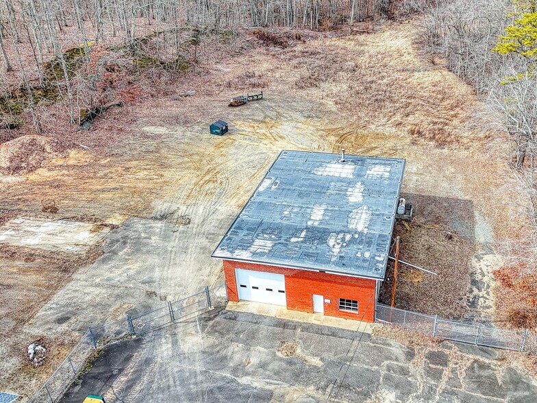 More Photos Of 314 Monmouth Rd, Millstone Warehouse For Lease