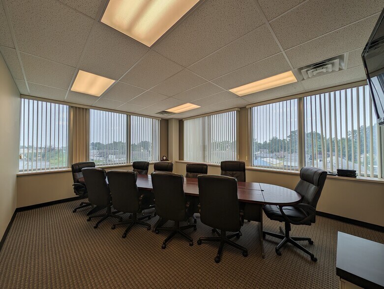 More Photos Of 401 S Earl Ave, Lafayette Office For Lease