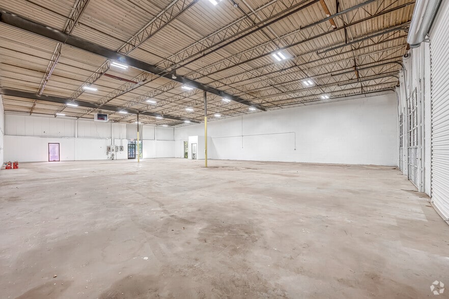 More Photos Of 1870-1908 Forge St, Tucker Distribution For Lease