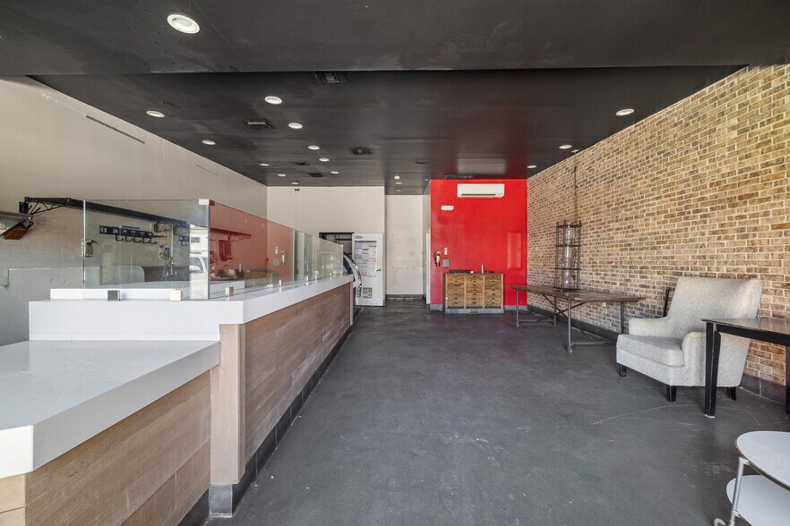 More Photos Of 834 S La Brea Ave, Los Angeles Storefront For Lease