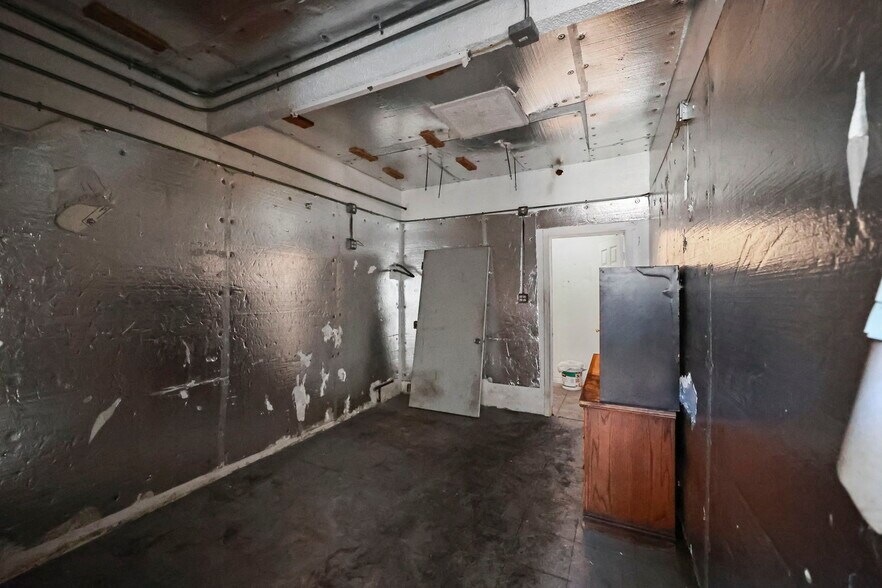 More Photos Of 6216 Crenshaw Blvd, Los Angeles Office For Sale