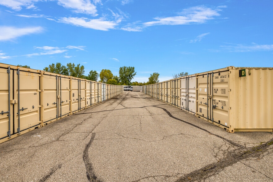 More Photos Of 59120 Oasis Center Dr, South Lyon Self Storage For Sale