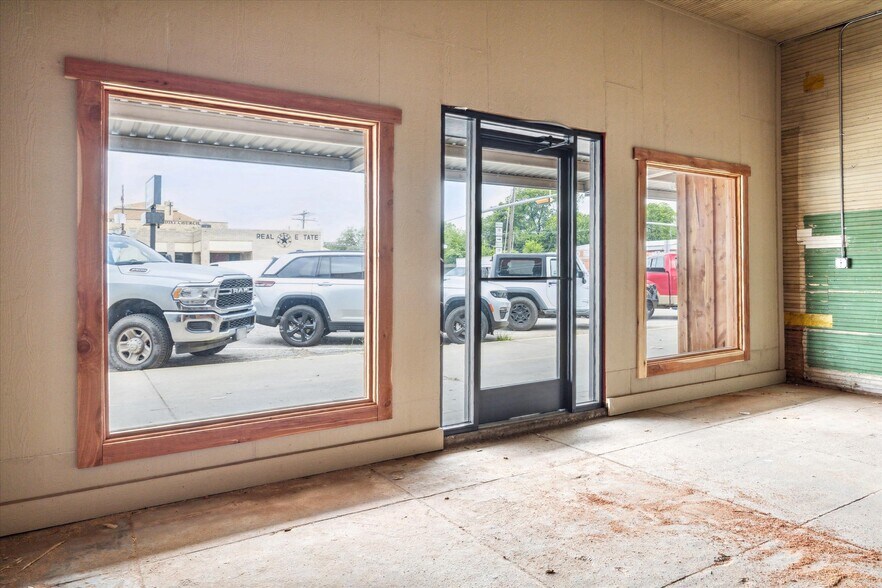 More Photos Of 113 Robb st, Trinity Storefront Retail Office For Sale