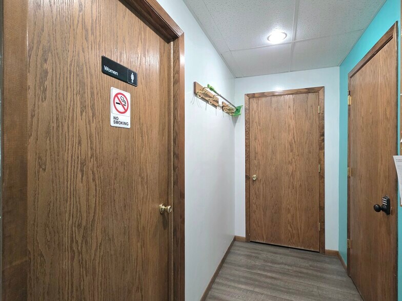 More Photos Of 14440 W Edison Dr, New Lenox Manufacturing For Sale