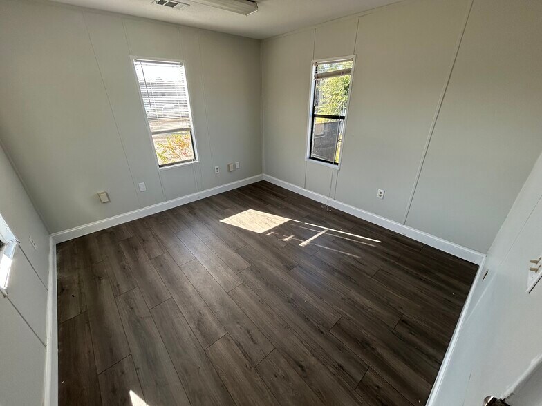 More Photos Of 721 Lakeside Dr, Mobile Land For Lease