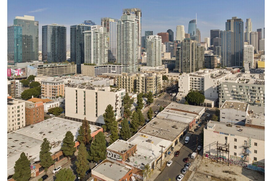 More Photos Of 1326 S Grand Ave, Los Angeles Warehouse For Sale