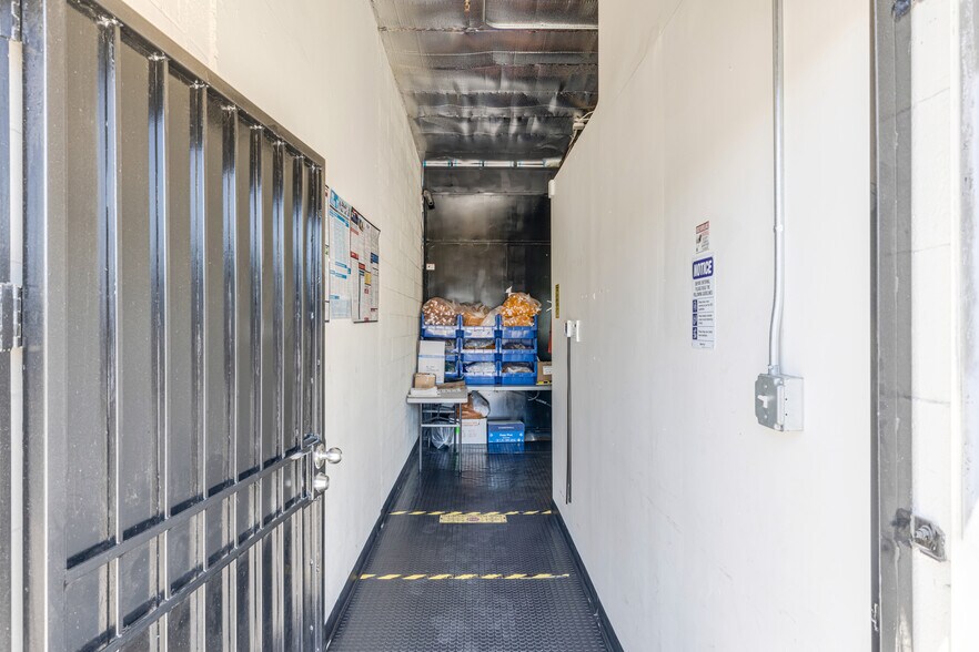 More Photos Of 3210 N San Fernando Blvd, Burbank Warehouse For Sale