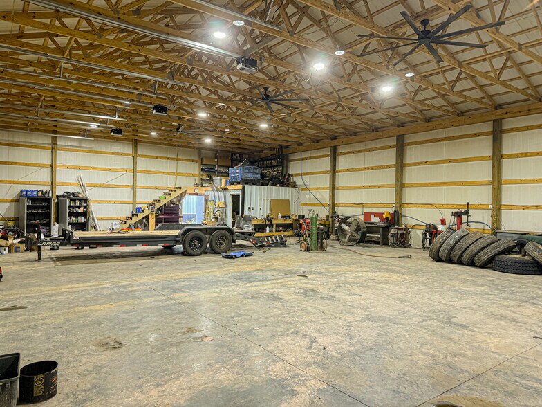More Photos Of 5050 US-79, Paris Warehouse For Sale
