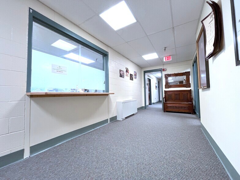 More Photos Of 45 Round Hill Rd, Northampton Office Residential For Sale