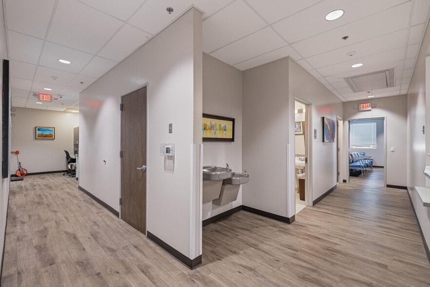 More Photos Of 10007 Huebner Rd, San Antonio Office For Sale