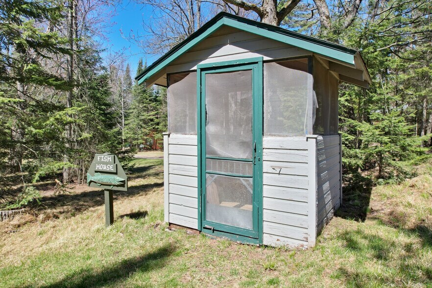 More Photos Of 8475 Hillcrest Ln, Saint Germain Hotel For Sale