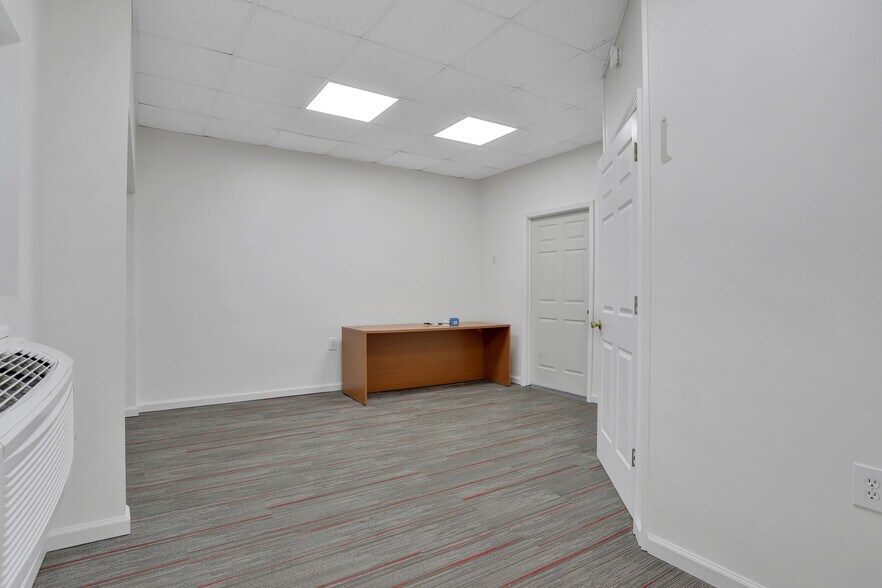 More Photos Of 3787 Old Middleburg Rd, Jacksonville Office For Sale