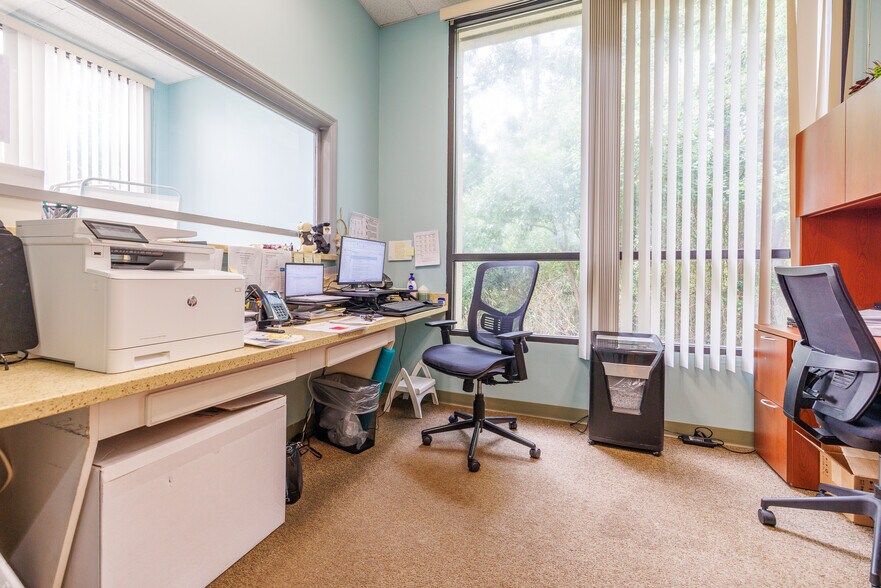 More Photos Of 815 E 68th St, Savannah Medical For Lease