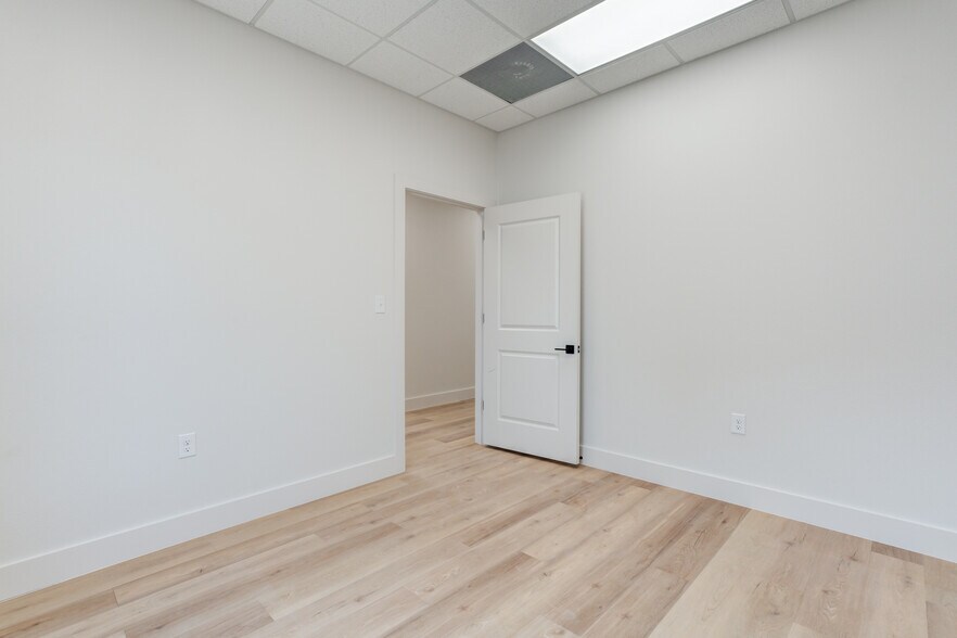 More Photos Of 3205 118th St, Lubbock Distribution For Sale