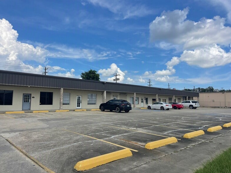 More Photos Of 15959 Hewwood Ave, Baton Rouge General Retail For Lease