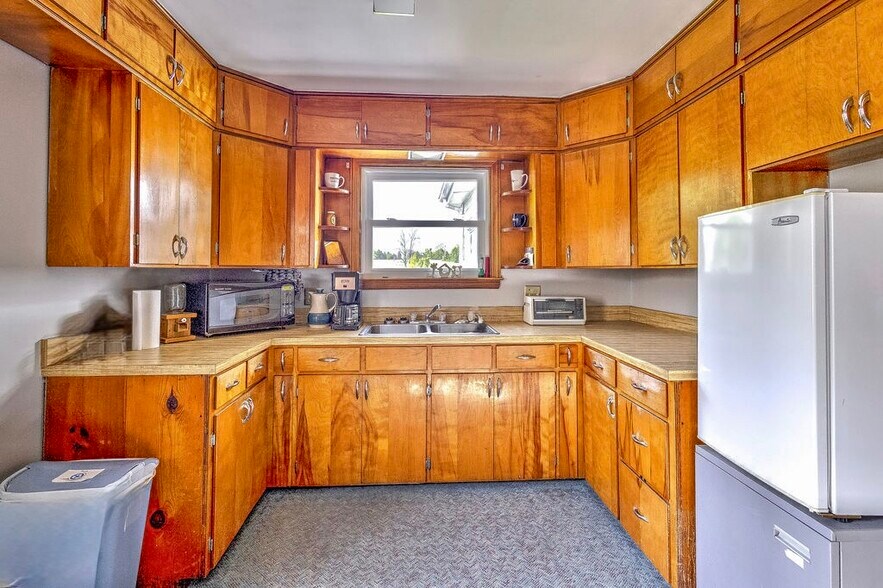 More Photos Of 719 Coshocton Ave, Mount Vernon Office For Sale