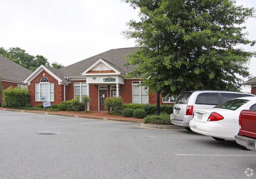 More Photos Of 327 Dahlonega St, Cumming Office For Lease