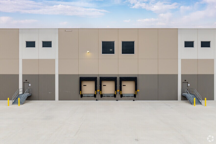 More Photos Of Longmeadow Pky, Algonquin Unknown For Lease