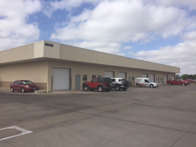 More Photos Of 3005 50th St, Lubbock Distribution For Lease