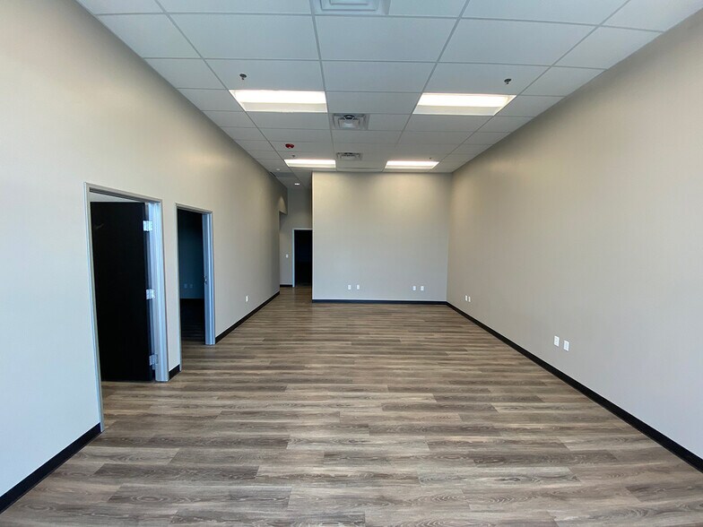 More Photos Of 943-965 E 11th St, Loveland Warehouse For Lease
